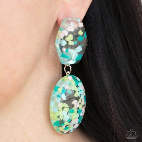 Paparazzi Jewelry Accessories - Flaky Fashion - Multi Earrings - Vintage - Picture 3 of 4